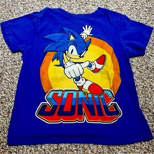 Boys short sleeve tshirt. XS. Can fit a 5yo. Slightly worn. Good condition.